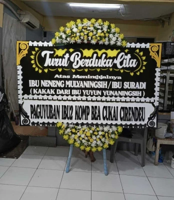Papan Bunga di Jembatan Besi